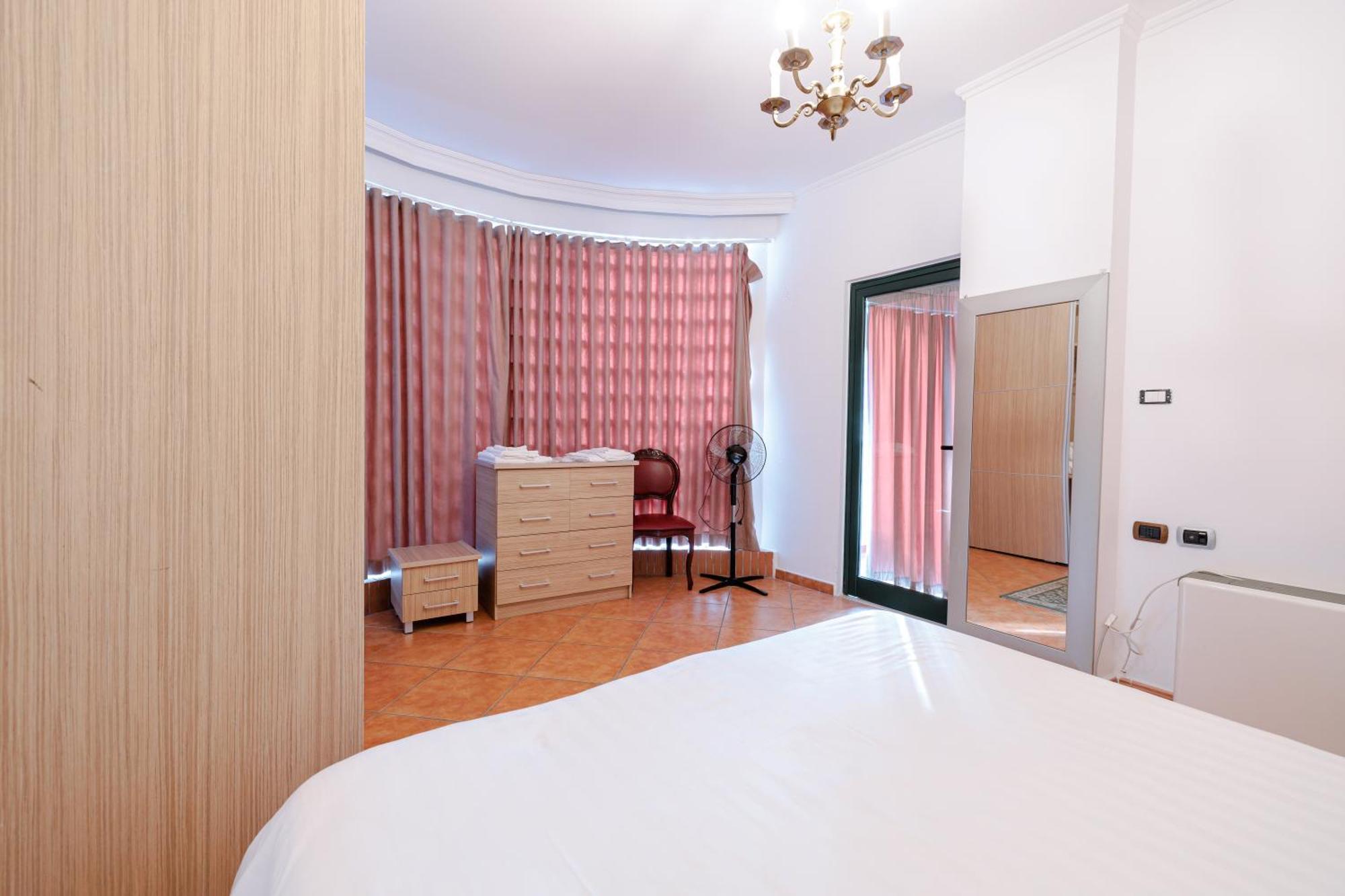 Boutique Hotel Whisky Tirana Værelse billede